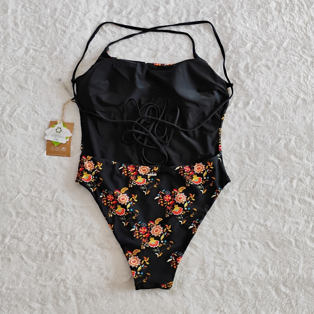 Berlook Floral Cross Back One Piece Swimsuit - Picture 2 of 9